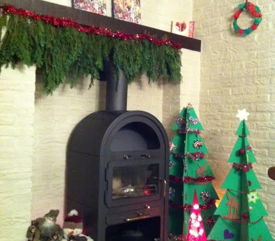 Kerstboom uit karton met strijkparelversiering